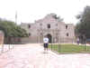 SanAntonioAlamoDon2002.JPG (203505 bytes)